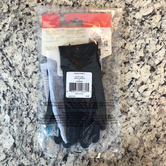 The North Face Women’s Etip Gloves - Picture 3 of 4